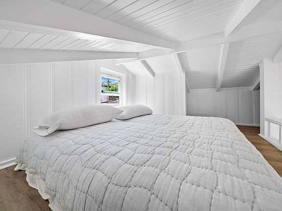 Loft with twin beds.