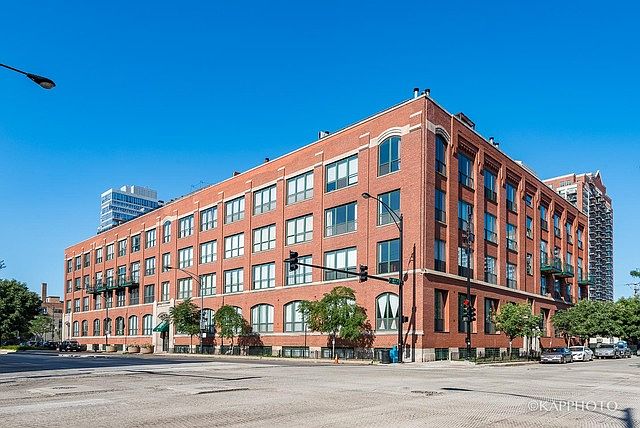 1st image of 1727 S Indiana Ave APT 304