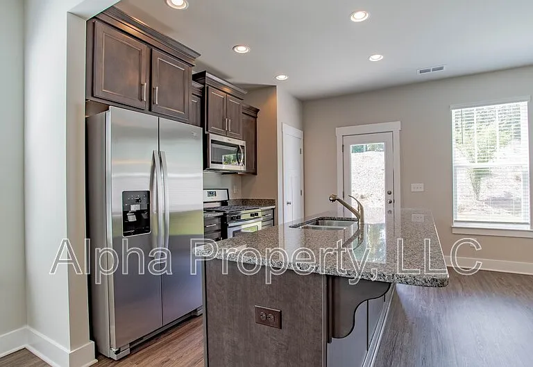 385 Hague Dr — Photo 9