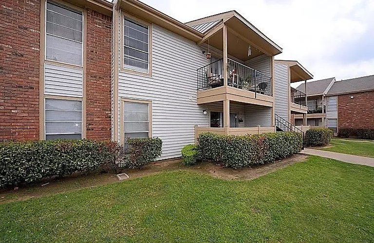 Well-maintained apartment homes with attractive landscaping and inviting curb appeal.