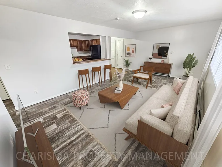 Sixth Street Apartments — Photo 5