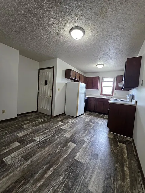 2 bed, 800 sqft, $875 — Photo 3