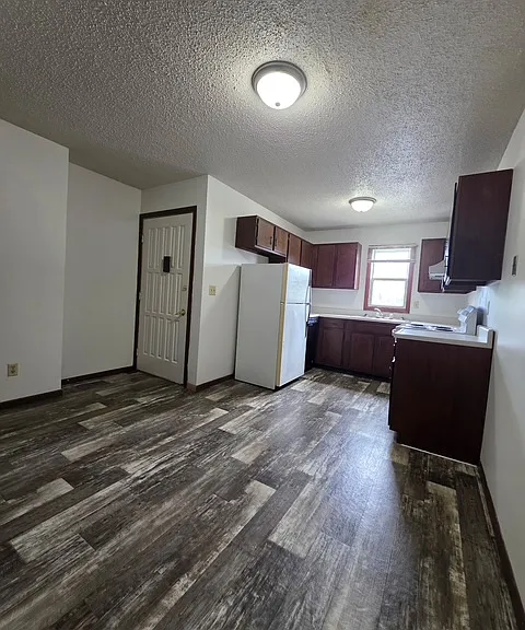 1652 8th St N #1 — Photo 2