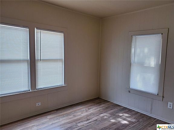3rd image of 419 Braden St