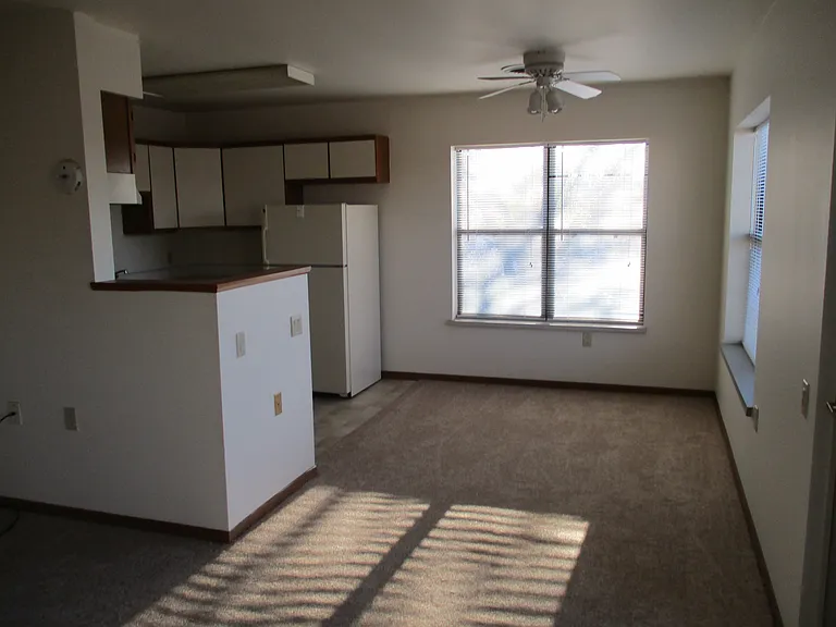 641 W Main St — Photo 21