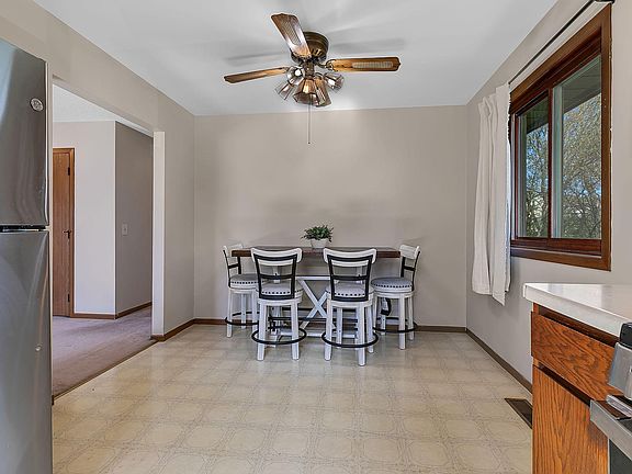 5th image of 231 Crocus Ln