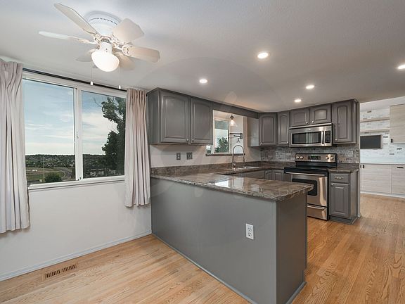 5th image of 7675 Montane Dr