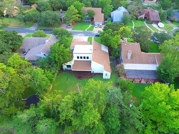 3rd image of 2716 Sandy Cir