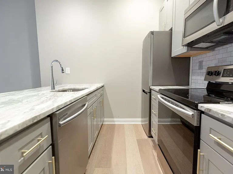 1411-1 Walnut St #203 — Photo 5