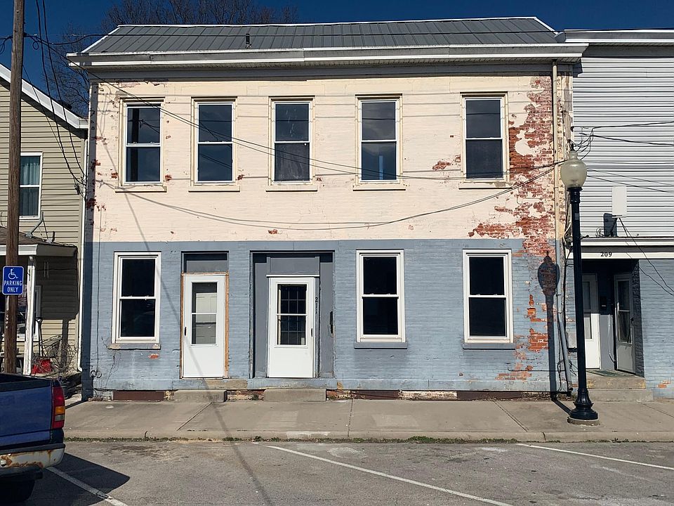 1st image of 211 Main St