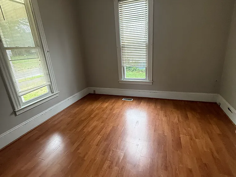1001 E Olive St — Photo 7