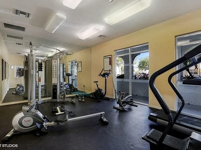 Villa Biscayne Apartments — Photo 7