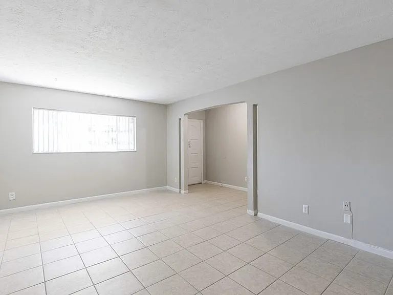 Townsend Apartments — Photo 22