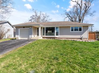 617 Deerpath Dr, Lindenhurst, IL 60046