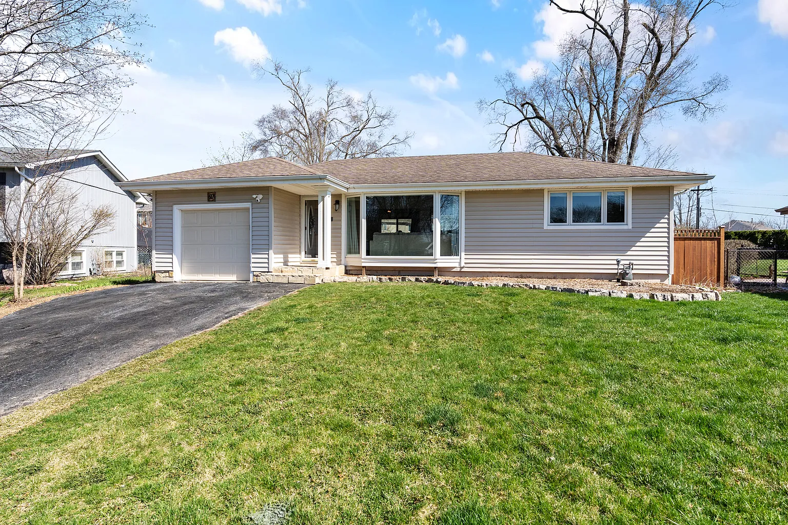 617 Deerpath Dr photo 1
