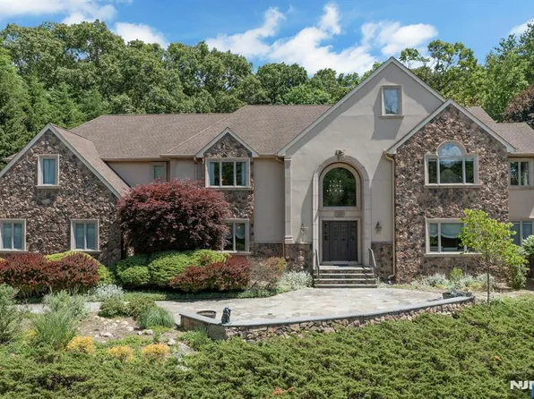 309 Sky Ridge Rd, Franklin Lakes, NJ 07417
