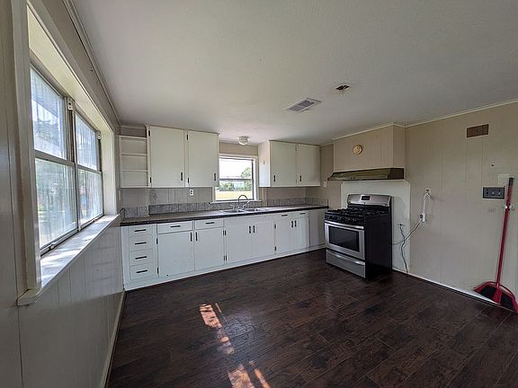 3rd image of 429 E Bayshore Dr