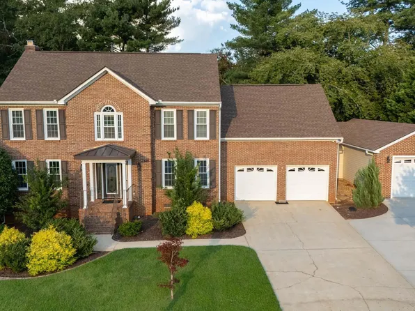 12 Horseman Ln, Greenville, SC 29615