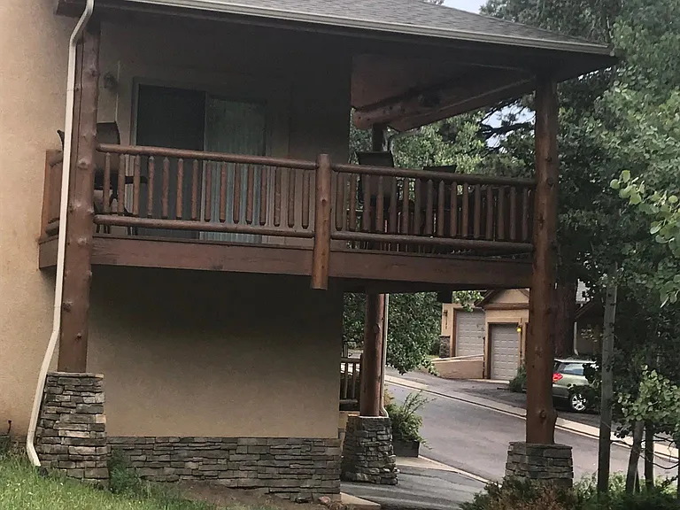 End unit Wrap-around Deck, fronting landscaped green space