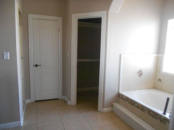 5th image of 613 Cedarwood Dr