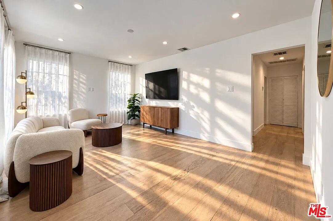 4 bed, 3.0 bath, 1468 sqft, $6,700 — Photo 4