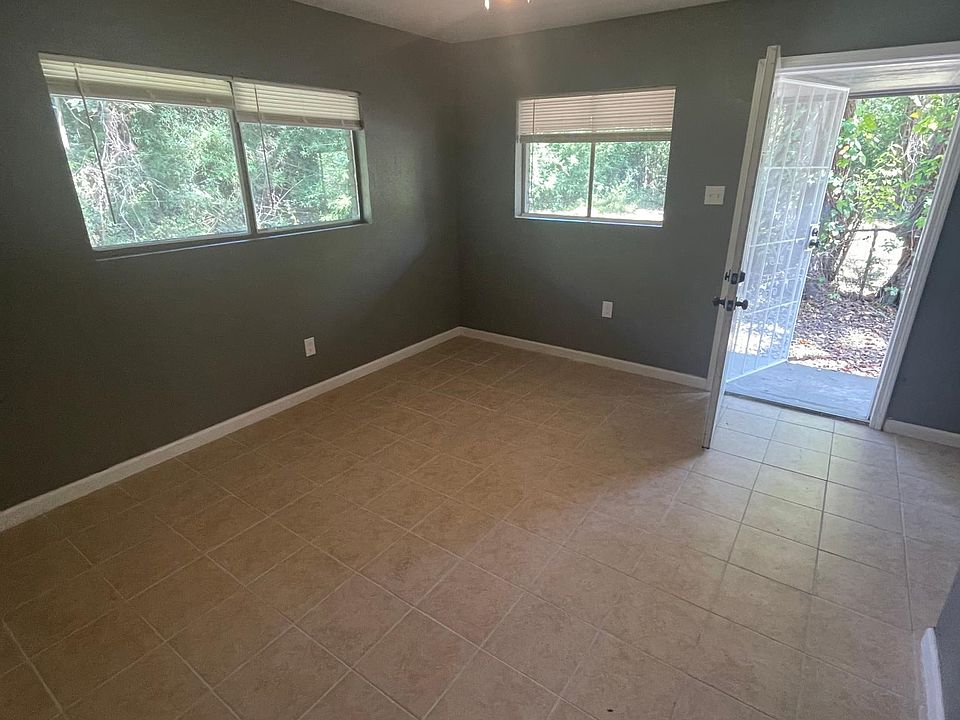 2nd image of 2817 Lorraine St #25