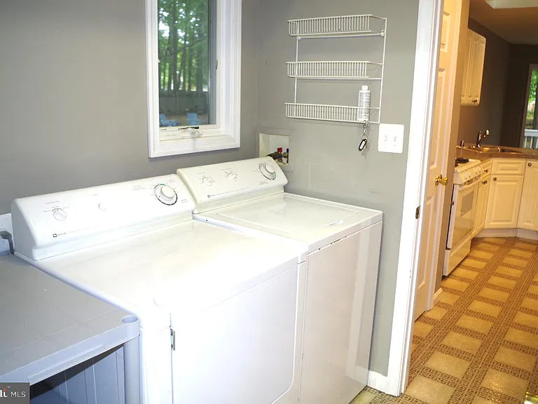 812 Petinot Pl — Photo 16