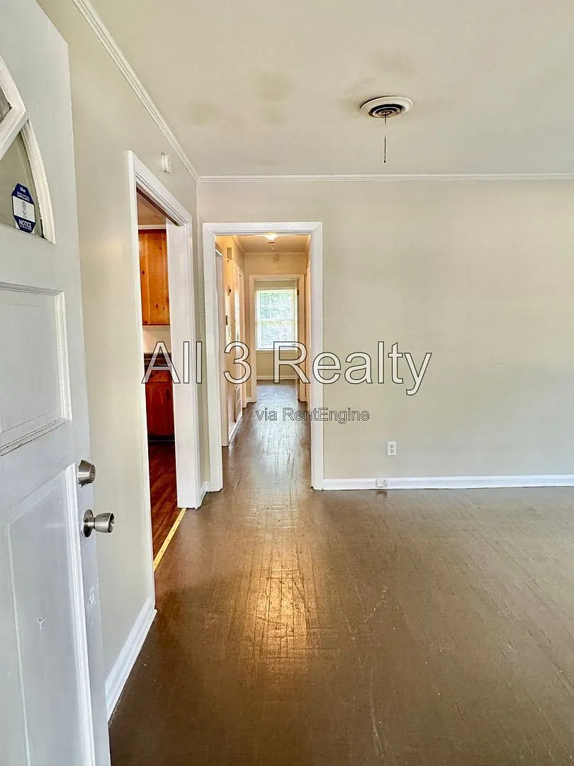 3 bed, 1.0 bath, 1064 sqft, $995 — Photo 4