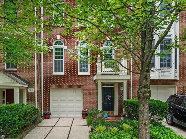11443 Sherwood Forest Way, Fairfax, VA 22030