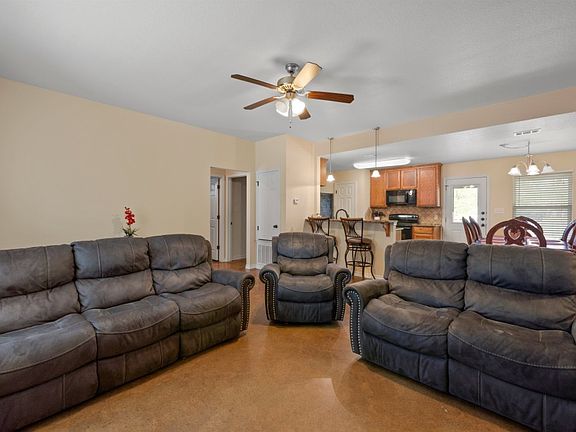 3rd image of 2216 Autumn Woods Dr