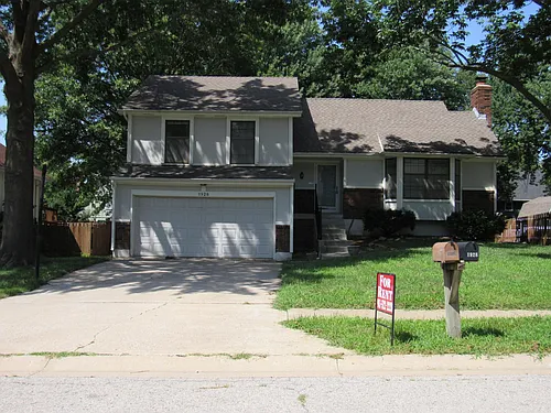 1928 E Sleepy Hollow Dr Photo 1