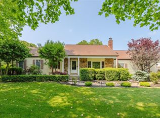6024 N Country Rd, Wading River, NY 11792