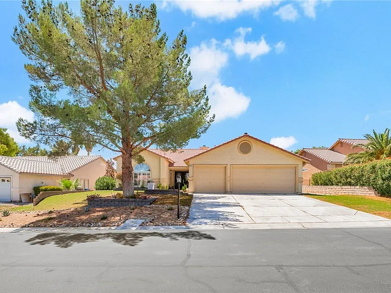 5121 Burr Oak Dr — Photo 1