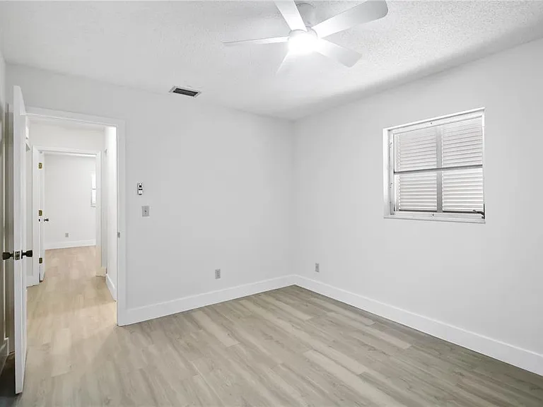 1028 Lillian St — Photo 10
