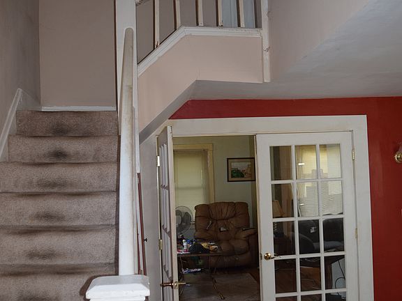 4th image of 909 Neumaier Ct