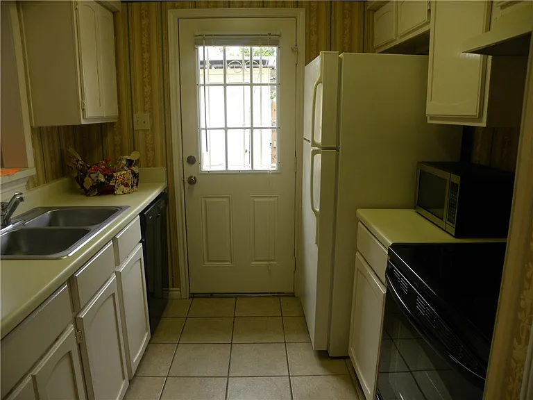 4818 Elmhurst Ln — Photo 5
