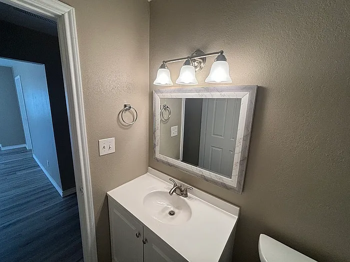 909 College Ave — Photo 36