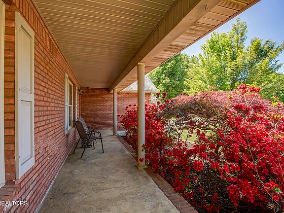 5th image of 605 Marston Ln