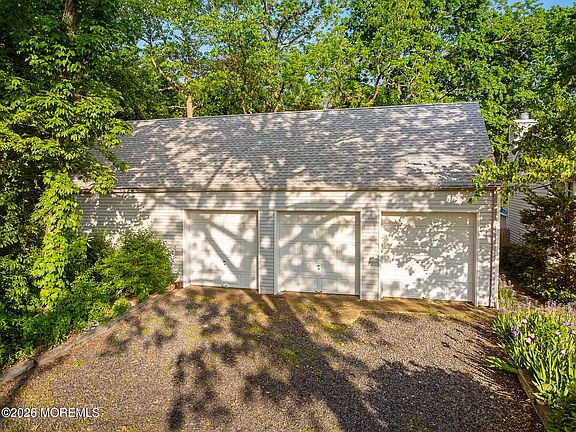 3rd image of 602 Homestead Road