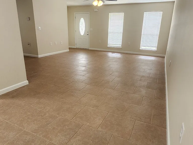 157 Bay View Dr — Photo 2