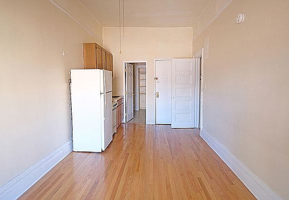 3rd image of 140 Montague St #10