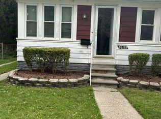 22123 Pleasant Ave, Eastpointe, MI 48021