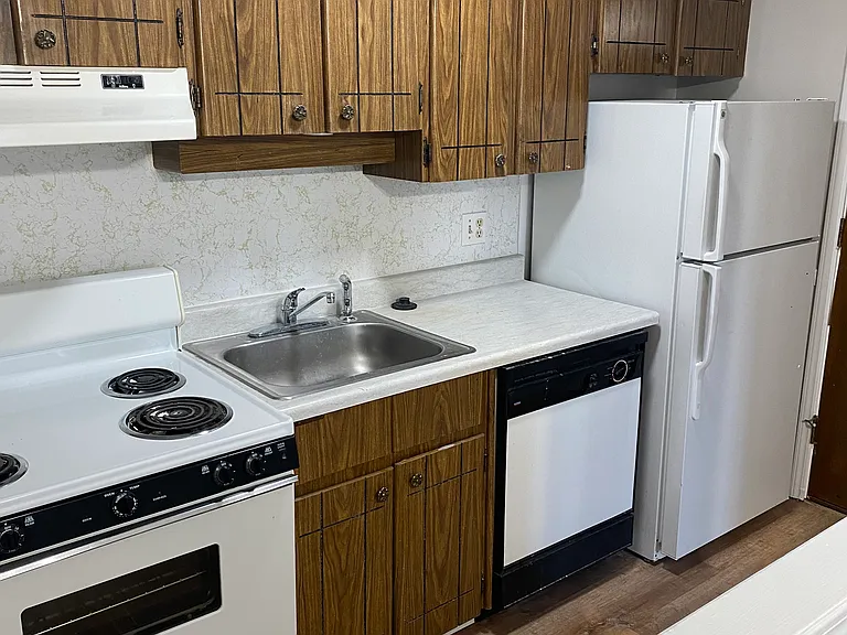 Bayside Apartments — Photo 10
