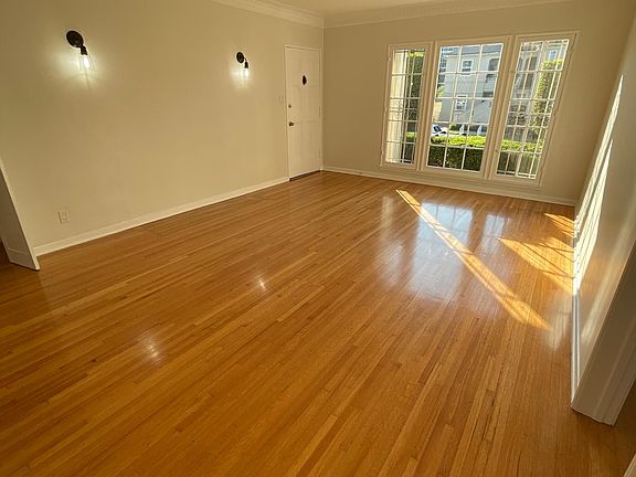 4th image of 950 Alandele Ave