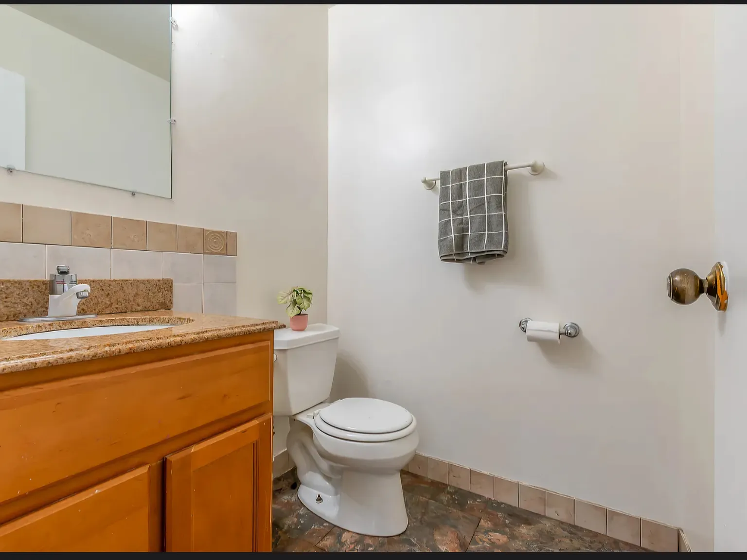 3 bed, 1.5 bath, 1300 sqft, $2,800 — Photo 3