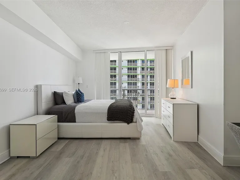 1750 N Bayshore Dr #2805 — Photo 25