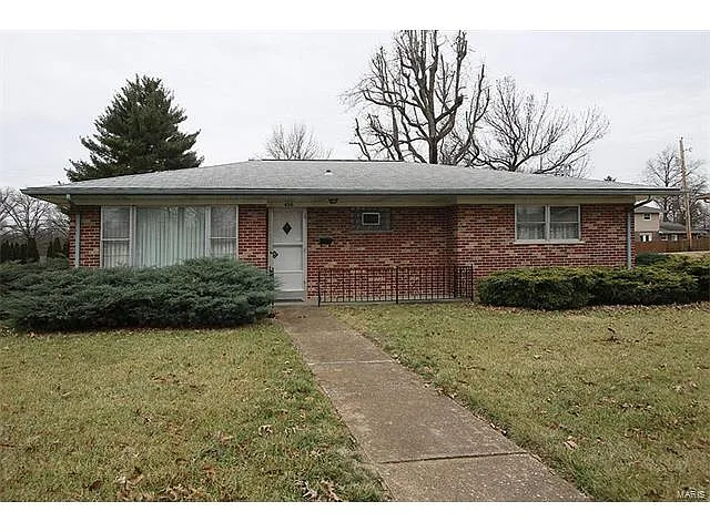 400 Springdale Dr photo 1