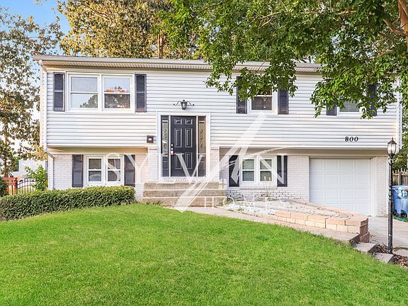2nd image of 800 Holly Hedge Ave