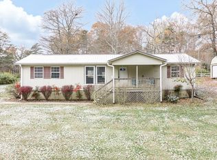 19 Honeysuckle Rd, Pikeville, TN 37367