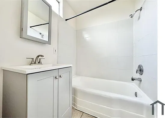 5059 W 20th St #1 — Photo 1